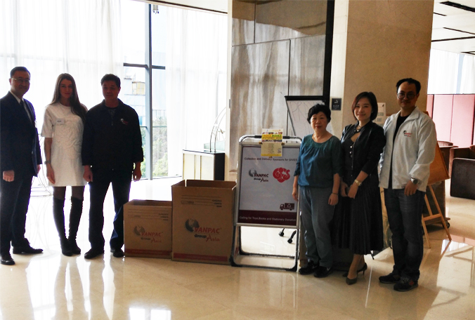 广东国际义工服务团体与韦柏国际负责人合影